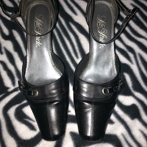 Life stride 8 1/2 black chunky heel